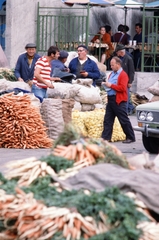 Magyarország, Budapest XIV., a felvétel a Bosnyák téri Vásárcsarnok melletti nagybani piacon készült., 1981, Szalay Zoltán, színes, Budapest, Fortepan #190916