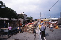 Magyarország, Budapest XIV., Lőcsei út, nagybani piac a Bosnyák téri Vásárcsarnok mellett., 1981, Szalay Zoltán, színes, Budapest, Fortepan #190936