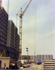 Ukrajna,Kárpátalja, Ungvár, Cirill és Metód tér, a Kárpátalja Hotel építkezése., 1979, Szalay Zoltán, színes, daru, építkezés, Fortepan #191024