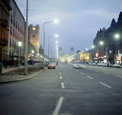 Magyarország, Debrecen, Piac utca (Vörös Hadsereg útja), balra a református Kistemplom (Csonkatemplom), háttérben a Református Nagytemplom., 1968, Szalay Zoltán, Fortepan #191036