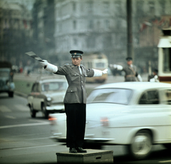 Magyarország, Budapest V.,Budapest VII., Deák Ferenc tér a Károly (Tanács) körút felé nézve., 1964, Szalay Zoltán, színes, Budapest, Fortepan #191045