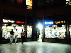 Magyarország, Budapest V., Ferenciek tere (Felszabadulás tér), Párizsi udvar., 1982, Szalay Zoltán, színes, Budapest, Fortepan #191159