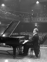 Magyarország, Budapest VI., Szvjatoszlav Richter zongoraművész hangversenye a Zeneakadémia Nagytermében., 1958, Kotnyek Antal, híres ember, zeneművészet, hangszer, zongora, koncert, Budapest, Fortepan #19116