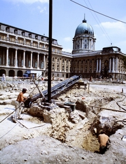 Magyarország, budai Vár, Budapest I., Hunyadi udvar, régészeti feltárás a Budavári Palota (korábban Királyi Palota) mellett., 1980, Szalay Zoltán, színes, Budapest, Fortepan #191160