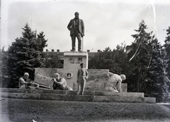 Magyarország, Szeged, Széchenyi tér, Tisza Lajos szobra Fadrusz János és Rollinger Gál Rezső alkotása (1904)., 1934, Fenyvesi Tibor, szobor, park, Fortepan #191236