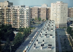 Magyarország, Újpalota, Budapest XV., kilátás a Nádastó park 31. számú épületből, távolabb keresztben a Páskomliget utca., 1982, FŐTÁV, színes, Budapest, Fortepan #191260