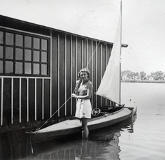 Hungary, Dömsöd, Dab (ekkor önálló, ma a község része) Duna-part., 1938, Kieselbach Gyula, kayak, striped dress, Fortepan #191310