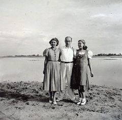 1938, Kieselbach Gyula, three people, summer dresses, Fortepan #191311