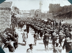 Izrael, Jeruzsálem, Császári és Királyi Hadsereg katonáinak bevonulása 1916. május 9-én. Szemben az óratorony a Jaffa kapunál, jobbra a citadella., 1916, Kieselbach Gyula, óratorony, Fortepan #191371