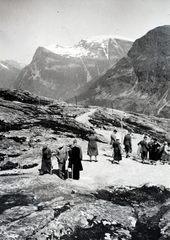 Norvégia, Geiranger, kilátópont a mai 63. számú főút mellett., 1935, Kieselbach Gyula, turista, hegymászás, hegyoldal, Fortepan #191428