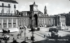 Olaszország, Nápoly, Piazza Dante, Complesso del Convitto Nazionale (Nemzeti Kollégium). Jobbra a Dante emlékmű., 1931, Kieselbach Gyula, Fortepan #191468