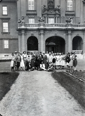 Magyarország, Gödöllő, a Jászóvári Premontrei Kanonokrend Gödöllői Reálgimnáziuma (később Szent István Egyetem) és előtte a park., 1931, Kieselbach Gyula, Fortepan #191605