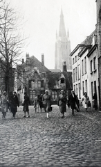 Belgium, Brugge, a Miasszonyunk-templom (Onze-Lieve-Vrouwekerk) a Walplein felől nézve., 1930, Kieselbach Gyula, Fortepan #191651