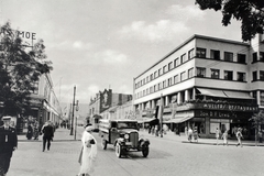 Norvégia, Trondheim, Olav Tryggvasons gate, jobbra a Nordre gate torkolata. A sarkon a Lysholmgården épülete (később bevásárlóközpont)., 1933, Kieselbach Gyula, Fortepan #191677