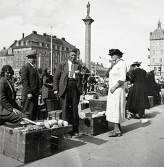 Norvégia, Trondheim, Kongens gate, középen Olav Tryggvason szobra., 1939, Kieselbach Gyula, piac, Fortepan #191678