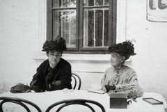 1908, Kieselbach Gyula, women, hat, table, hat shop, handbag, tonett, Fortepan #191770