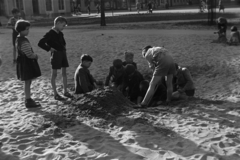 Magyarország, Budapest VIII., Horváth Mihály tér, szemben a háttérben a Baross utca - Bacsó Béla (Német) utca sarok., 1954, Kriss Géza, Budapest, Fortepan #191791