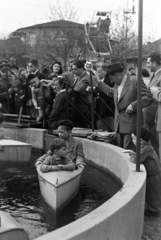 Magyarország, Városliget,Vidámpark, Budapest XIV., Kis vidámpark., 1956, Kriss Géza, Budapest, gyerekek, hajó, vidámpark, játékhajó, Fortepan #191913