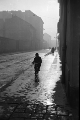 1957, Kriss Géza, kid, rain, fog, bicycle, pavement, Fortepan #191953