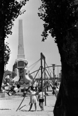 Hungary, Győr, a Cziráky-emlékmű az uszoda területén., 1966, Kriss Géza, Fortepan #191959