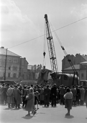 Magyarország, Budapest VIII., Horváth Mihály tér, Pázmány Péter szobrának áthelyezése a Ferenciek tere (Felszabadulás tér)-ről., 1958, Kriss Géza, Budapest, bámészkodás, Fortepan #192002