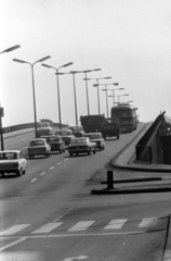 Magyarország, Budapest XIII., a Róbert Károly körút - Hungária körút közötti felüljáró felhajtója a Vágány utcánál., 1974, Kriss Géza, Budapest, Ford Capri, forgalom, Fortepan #192071