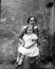 1920, Fortepan, yard, girl, kid, mother, sitting on lap, Fortepan #19217