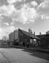 Magyarország, Budapest VIII., Leonardo da Vinci köz (Losonci köz) a Bókay János utca felé nézve, háttérben a Práter utca toronyházak., 1975, Kriss Géza, Budapest, Fortepan #192311