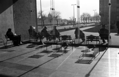 Magyarország, Budapest II., Margit híd budai hídfő, a HÉV megálló utascsarnoka a Bem rakpart felé nézve. Háttérben a Parlament., 1979, Kriss Géza, Budapest, Fortepan #192325