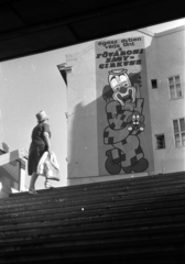 Magyarország, Budapest VIII., Kálvin tér, a Baross utca - Üllői út közötti tűzfal az aluljáróból nézve., 1977, Kriss Géza, Budapest, Fortepan #192377