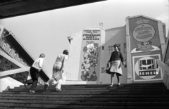 Magyarország, Budapest VIII., Kálvin tér, a Baross utca - Üllői út közötti tűzfal az aluljáróból nézve., 1977, Kriss Géza, Budapest, Fortepan #192380