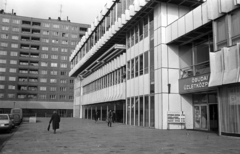 Magyarország, Óbuda, Budapest III., Flórián tér a Kórház utca felé nézve, jobbra a Flórián üzletközpont., 1980, Kriss Géza, Budapest, Fortepan #192543