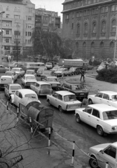 Magyarország, Budapest V., Március 15. tér, szemben a Galamb utca és Piarista (Pesti Barnabás) utca sarka., 1983, Kriss Géza, Budapest, Fortepan #192677