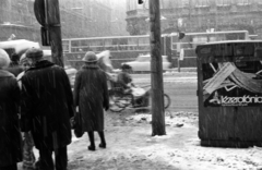 Magyarország, Budapest VIII., Baross utca - József körút kereszteződés., 1982, Kriss Géza, tél, hó, Budapest, tricikli, Fortepan #192714