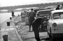 Magyarország, Budapest XI., budai alsó rakpart a mai Pázmány Péter sétánynál, háttérben az Összekötő vasúti híd., 1970, Kriss Géza, Trabant 600, Wartburg 353, Budapest, Fortepan #193052