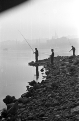 Magyarország, Margitsziget, Budapest,Budapest II.,Budapest I., a felvétel a sziget déli csúcsán készült, háttérben a ködbevesző budai Vár., 1972, Kriss Géza, Budapest, Fortepan #193143