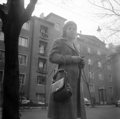 Hungary, Budapest XIII., Dagály utca., 1975, Fortepan, portrait, street furniture, phone booth, Budapest, dress, Fortepan #19319