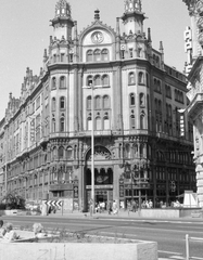 Magyarország, Budapest V., Ferenciek tere (Felszabadulás tér) - Petőfi Sándor utca sarok, a Párizsi udvar épülete., 1983, Fortepan, középület, eklektikus építészet, Budapest, Henrik Schmahl-terv, Fortepan #19327