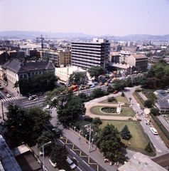 Magyarország, Budapest XIV.,Budapest VI., kilátás a Szépművészeti Múzeumból az Állatkert, a Dózsa György út és a MÁV Kórház építés alatt álló új szárnya felé., 1986, Gábor Viktor, színes, Budapest, Fortepan #193608