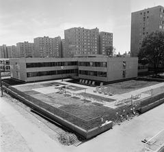 Magyarország, Budapest XIV., Füredi utcai lakótelep, Ond vezér sétány a Szentmihályi út felé nézve, jobbra a Kerepesi út melletti házak láthatók., 1974, Gábor Viktor, Budapest, Fortepan #193609