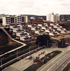 Magyarország, Zalaegerszeg, Göcseji út, a benzinkút felett a Lépcsősor utcai lakóházak., 1985, Gábor Viktor, Fortepan #193646