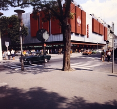 Magyarország, Győr, Virágpiac (Egység) tér, szemben az Arany János utca - Aradi vértanúk útja sarkán a Arabona / Skála Áruház., 1986, Gábor Viktor, Fortepan #193648