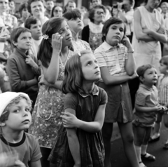 Magyarország, Szentendre, Fő (Marx) tér. A felvétel a nyári Szentendrei Teátrum előadásainak idején készült., 1970, Gábor Viktor, közönség, gyerekek, Fortepan #193723