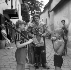 Magyarország, Szentendre, Alkotmány utca. A felvétel a nyári Szentendrei Teátrum előadásainak idején készült., 1970, Gábor Viktor, Fortepan #193750