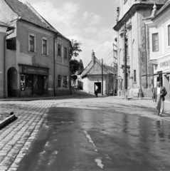 Magyarország, Szentendre, Fő (Marx) tér, szemben balra az Alkotmány utca jobbra a Bogdányi út (Vöröshadsereg utca). Jobbra a Blagovesztenszka templom., 1966, Gábor Viktor, Fortepan #193766