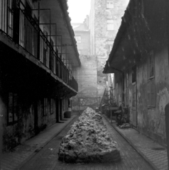 Magyarország, Budapest VIII., a Tolnai Lajos utca 23. számú ház udvara., 1968, Gábor Viktor, Budapest, Fortepan #193798