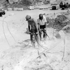 Hungary, Budakalász, mészkőbánya., 1966, Gábor Viktor, worker, pneumatic drill, Fortepan #193861