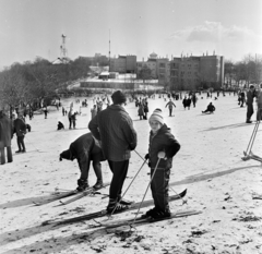 Hungary, Budapest XII., Normafa, kilátás a Svábhegyi víztorony felé., 1965, Gábor Viktor, Budapest, skiing, Fortepan #193890