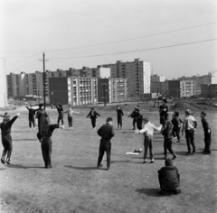 Slovakia, Košice, Katkin park, szemben az ulica Sokolovská, kissé jobbra az ulica Čapajevova épületei., 1965, Gábor Viktor, blocks, exercise, Fortepan #193894