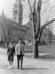 Magyarország, Pécs, Sétatér, a Káptalani Levéltár mögött a Szent Péter- és Szent Pál-székesegyház., 1961, Wein Sarolta, templom, séta, Bazilika, katolikus, neoromán építészet, székesegyház, Fortepan #19391